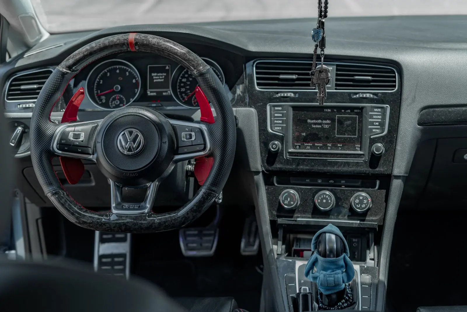 Volante de fibra de carbono en un Golf MK7 / 7.5